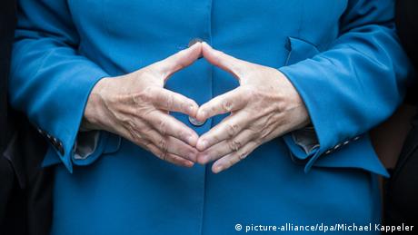 Symbolbild Angela Merkel Merkel Raute Merkelraute