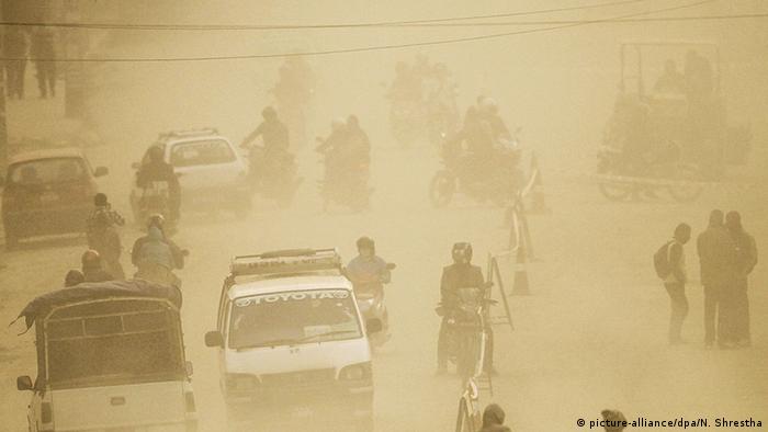 Nepal Luftverschmutzung in Kathmandu (picture-alliance/dpa/N. Shrestha)