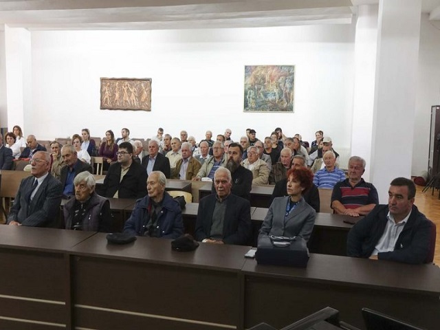 11 Oktomvri 12
