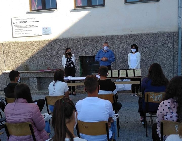 Градоначалникот Ногачески присутен на  доделувањето свидетелствата на учениците од IX одделение при ОУ”Дебрца”