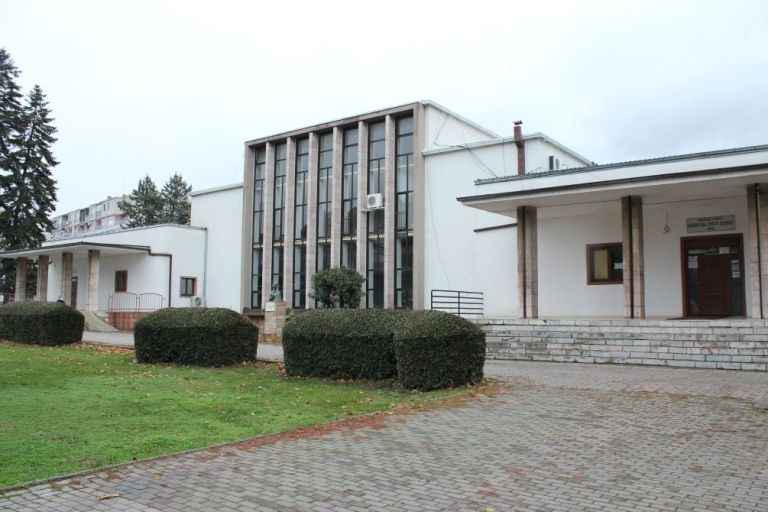 По повод Светскиот ден на поезијата утре во охридската Библиотека „Напиши стих – напиј се кафе“