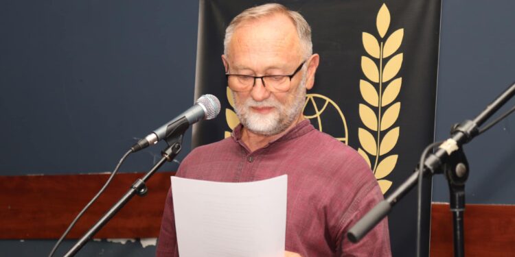 Може ли да се препознае „голема“ поезија ако е творена на „мал“ јазик?