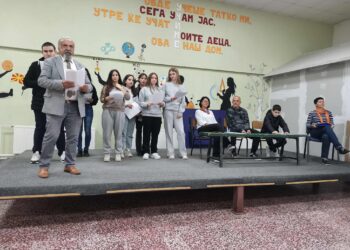 Eмотивно испраќање во пензија на наставникот Димче Донески