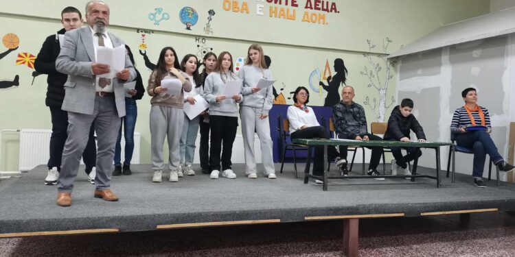 Eмотивно испраќање во пензија на наставникот Димче Донески
